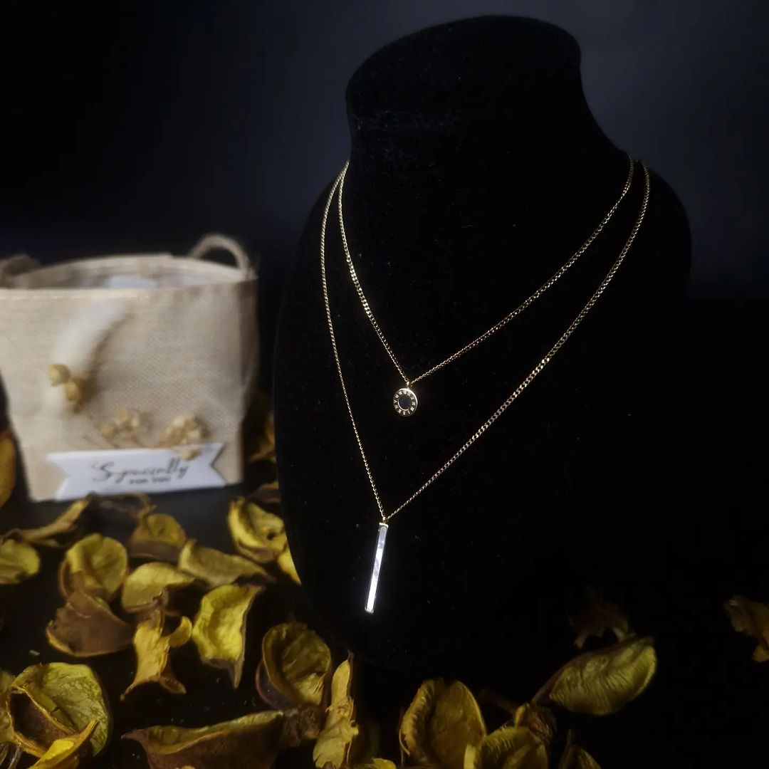 CAWNIfashion - Vbare - CAWNIfashion