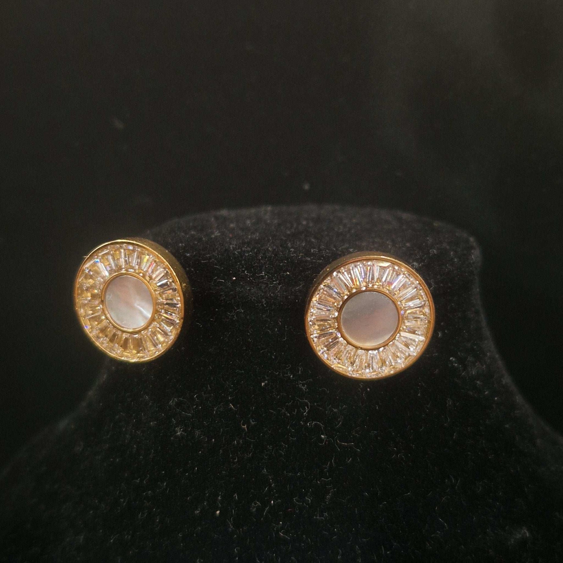 CAWNIfashion - golden moon earrings - CAWNIfashion